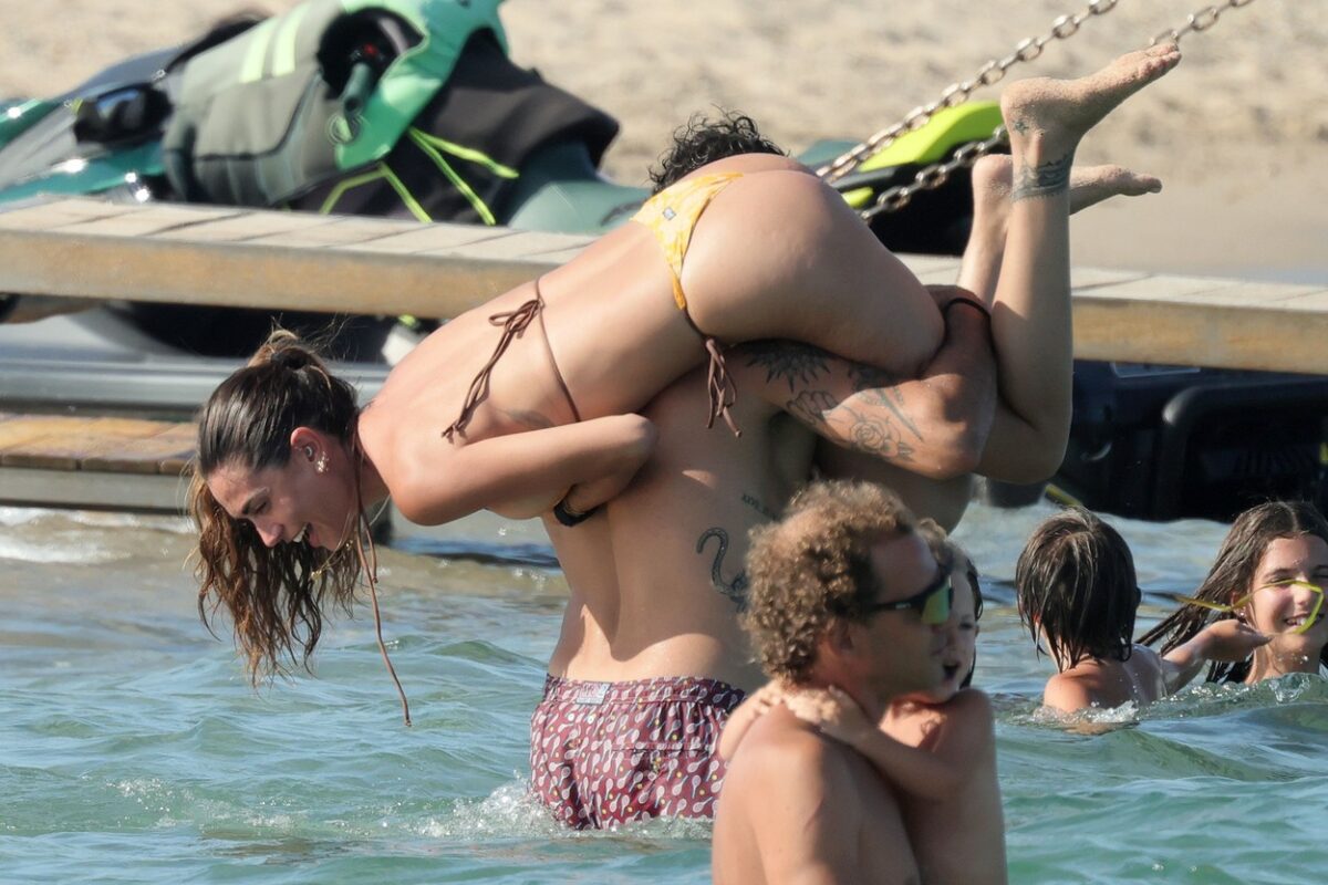 Matteo Berrettini, cu iubita în spate, în vacanță în Sardinia