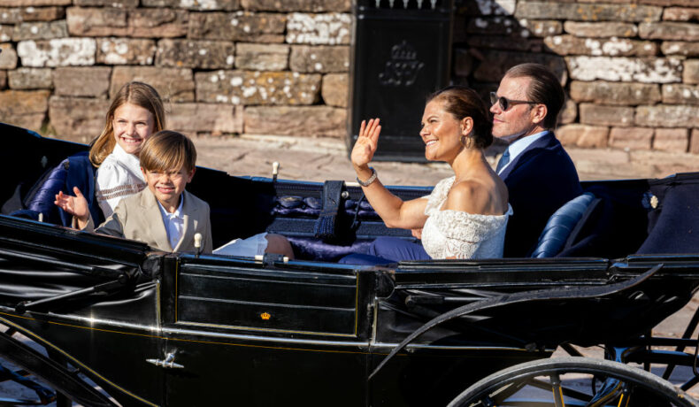 Prințesa Victoria a Suediei, în trăsătură, cu familia sa, cu ocazia zilei ei de naștere