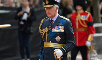 Regele Charles, în ținută de ceremonie, la înmormântarea mamei sale