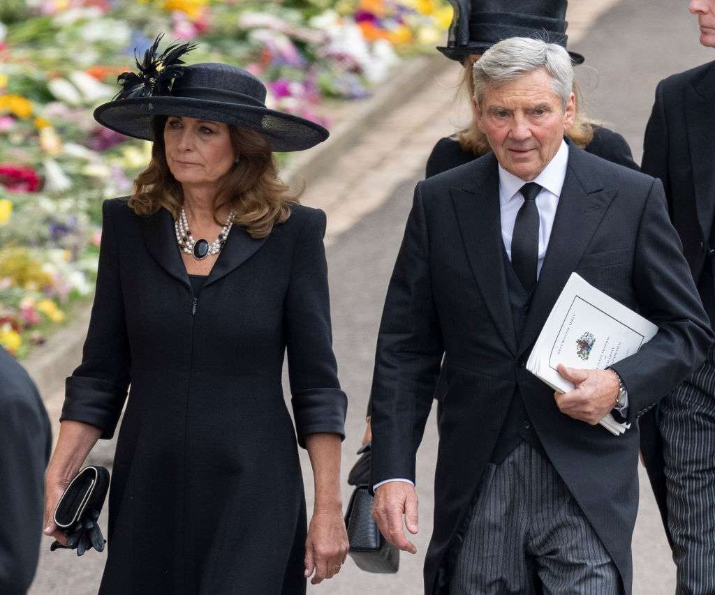Părinții lui Kate Middleton, îmbrăcați în negru, la decesul Reginei Elisabeta