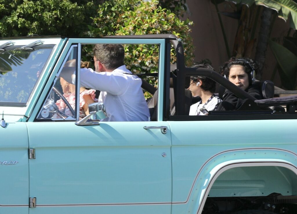 Ben Affleck, pe stradă cu JLo și gemenii ei, în drum către restaurant