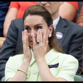 Kate Middleton, cu mâinile la față, încercând să-și șteargă lacrimile
