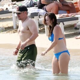 Matt Damon, alături de soția sa, la plajă, în Mykonos
