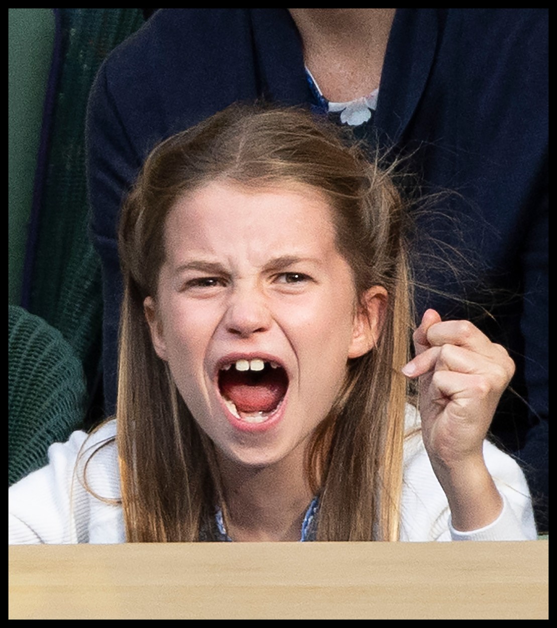 Prințesa Charlotte, fotografiată în timp ce țipă în timpul unui meci la Wimbledon