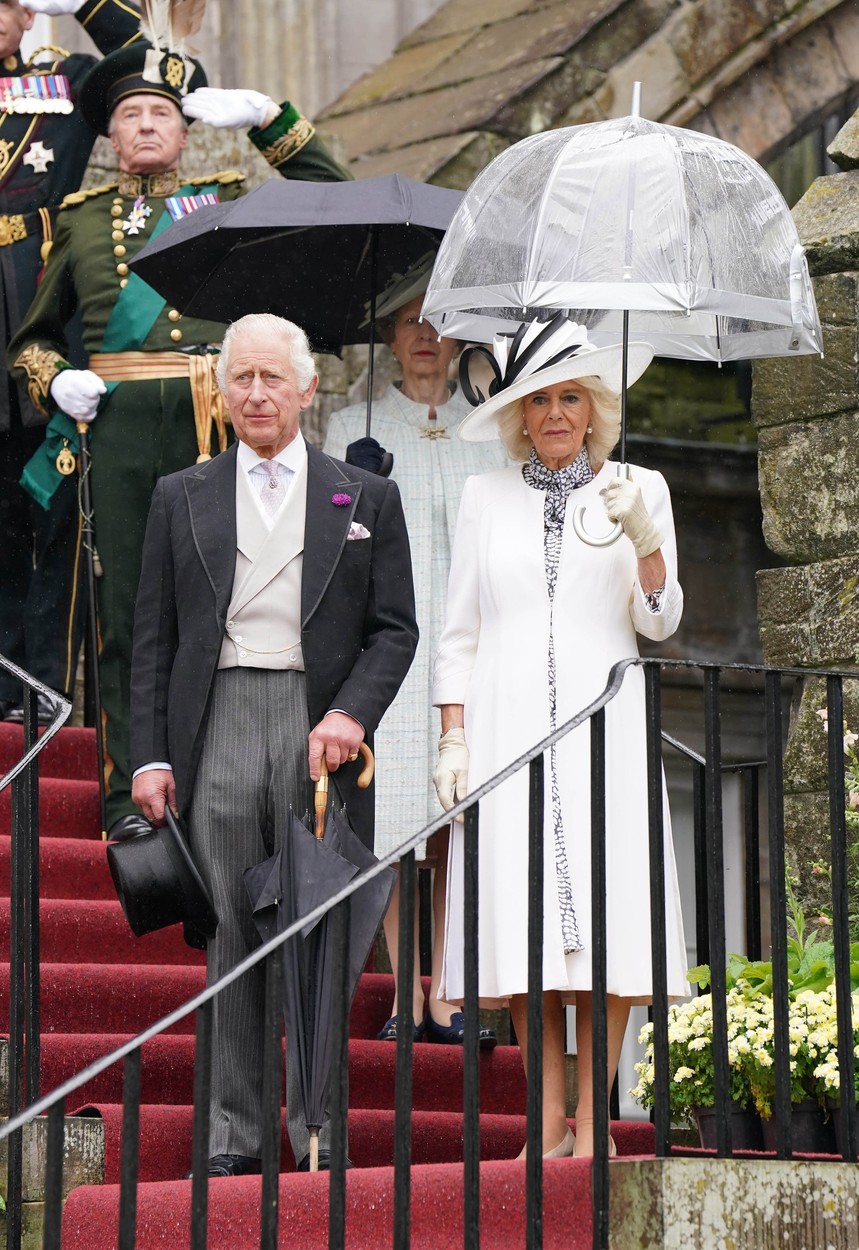 Regele Charles și Regina Camilla, în Scoția, la o petrecere în grădină