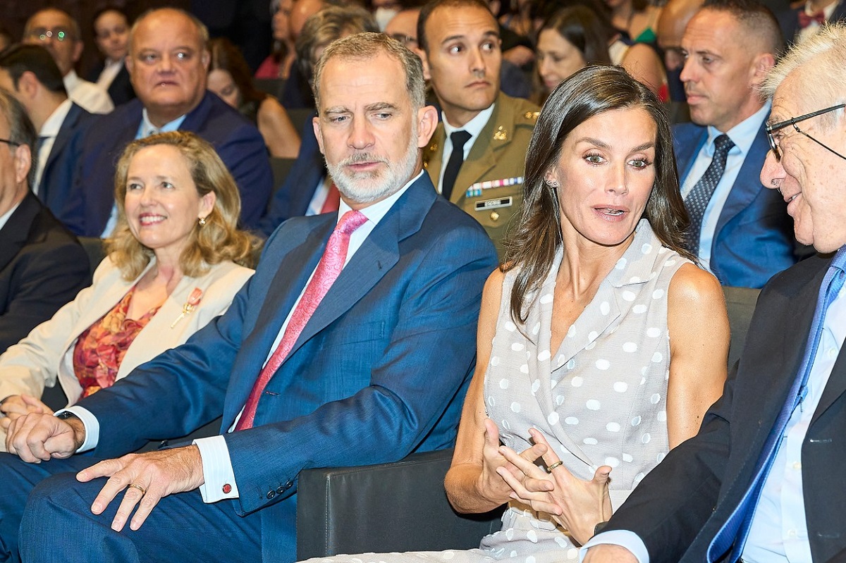 Regina Letizia alături de Regele Felipe la ceremonia de decernare a burselor Fundației La Caixa