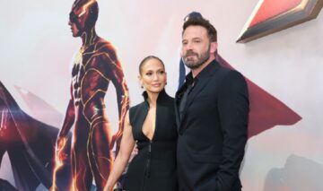 Jennifer Lopez și Ben Affleck sunt pe covorul roșu întins la premiera filmului „The Flash”, care a avut loc pe 12 iunie 2023 în Hollywood, California