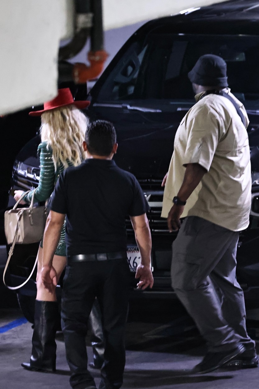 În noaptea de 24 spre 25 august, Britney Spears a ieșit la o cină târzie cu un bărbat misterios
