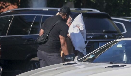 Britney Spears a petrecut o noapte într-un hotel din Los Angeles. Vedeta a fost surprinsă din nou în compania unui bărbat misterios