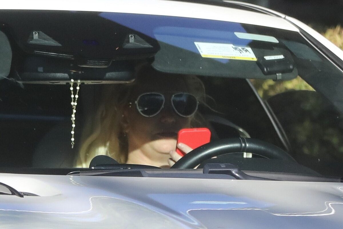 Britney Spears surprinsă la volanul unei mașini