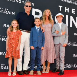 Grace Avery Costner, Kevin Costner, Hayes Logan Costner, Christine Baumgartner și Cayden Wyatt Costner, prezenți la premiera filmului „The Art of Racing in the Rain“, care a avut loc pe 1 august 2019 în Los Angeles