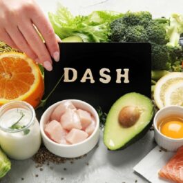 Varză albă, ardei, broccoli, avocado, ou, ardei Capia, afine, somon și alte produse ce pot fi consumate în timpul dietei DASH
