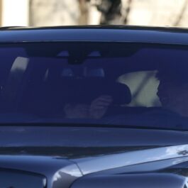 Irina Shayk în timp ce se distrează cu Tom Brady într-o mașină