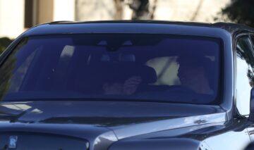 Irina Shayk în timp ce se distrează cu Tom Brady într-o mașină