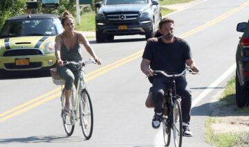 JLo și Ben Affleck, pe stradă, în ținute sport, pe bicicletă
