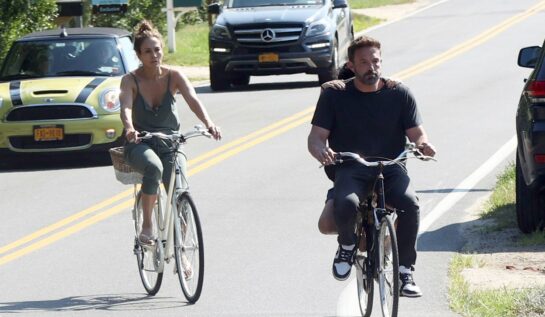 Jennifer Lopez și Ben Affleck au mers la plimbare cu bicicleta. Fiica artistei, Emme, i-a însoțit și ea