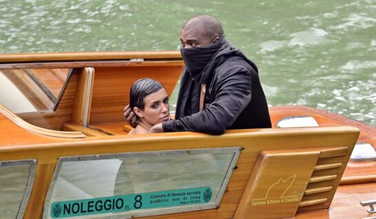 Kanye West a avut un accident vestimentar în public. Fotografii l-au surprins în timpul unei plimbări barca prin Veneția