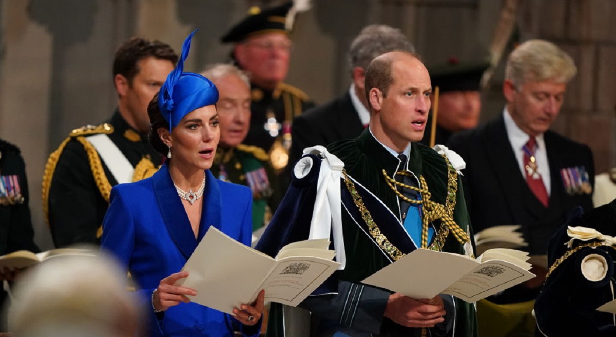Kate Middleton și Prințul William cântă în timpul unei ceremonii de marcare a încoronării sale, oficiată pe 5 iulie 2023 la Catedrala St. Giles din Edinburgh