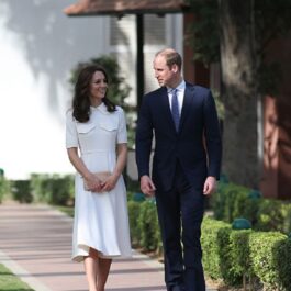Kate Middleton și Prințul William au fost fotografiați în a doua zi a vizitei pe care au făcut-o în India, în aprilie 2016