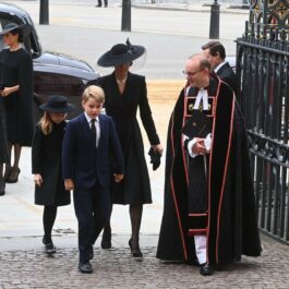 La funeraliile care au avut loc în memoria Reginei Elisabeta a II-a, Kate Middleton a mers împreună cu copiii mari și soțul ei