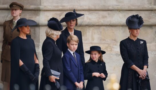 Kate Middleton va intra în istoria modei cu o ținută purtată în timpul ceremoniilor funerare ale Reginei Elisabeta a II-a. Ce a purtat soția Prințului William