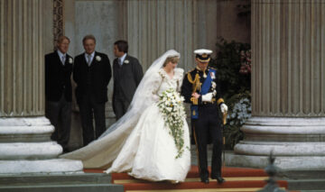 Prințul Charles și Prințesa Diana în timp ce pleacă de la Catedrala Saint Paul din Londra, după ceremonia de nuntă, care a avut loc pe 29 iulie 1981