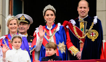Kate Middleton alături de Prințul William și copiii lor, la balconul Palatului Buckingham, în ziua încoronării Regelui Charles