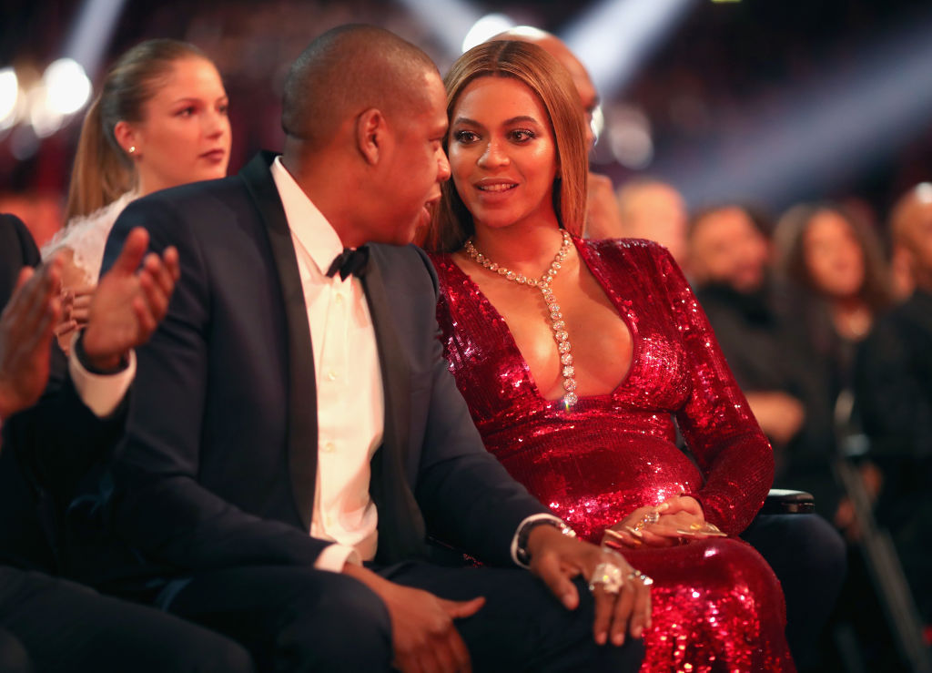 Jay-Z și Beyonce stau la locurile lor în timpul celei de-a 59-a ediții a Premiilor Grammy