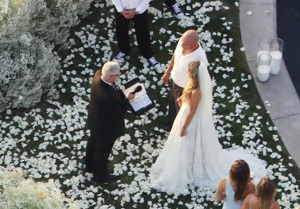 Tish Cyrus și Dominic Purcell s-au căsătorit într-un cadru restrâns