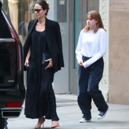 Angelina Jolie s-a îmbrăcat elegant, iar Vivienne Jolie-Pitt a ales să poarte haine lejere, în stilul casual-sport