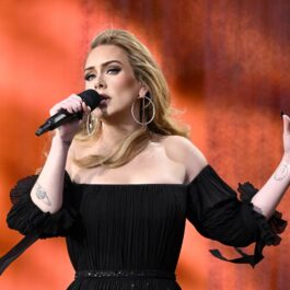 Adele în timpul unui concert din Londra din iulie 2022