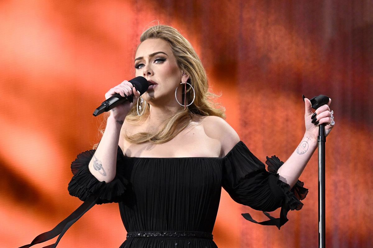 Adele în timpul unui concert din Londra din iulie 2022