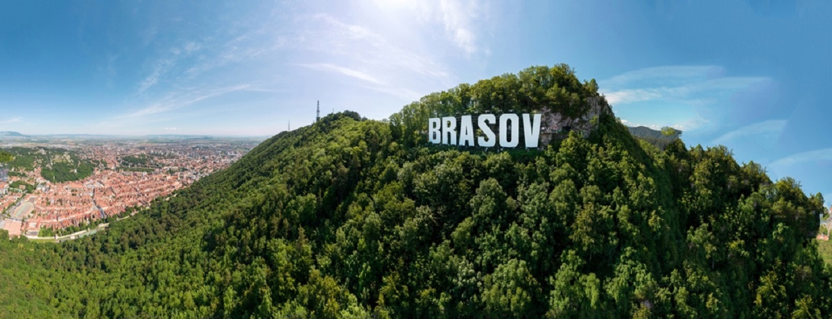 Imagine în care apare dealul pe care se află numele orașului Brașov