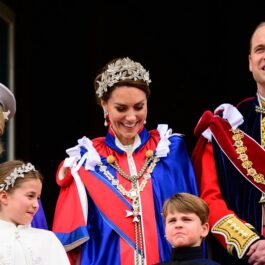Prințul William alături de Kate Middleton și Prințul Loui cu Prințesa Charlotte