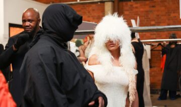 Bianca Censori și Kanye West, cu fața acoperită, al Săptămâna Modei din Londra