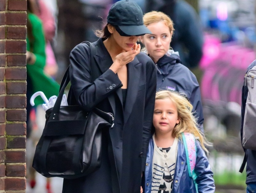 Irina Shayk, alături de fiica ei, de mână, în New York