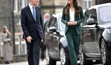 Kate Middleton a vizitat o fabrică de textile din Leeds. Afacerea a fost deținută de strămoșii Prințesei de Wales