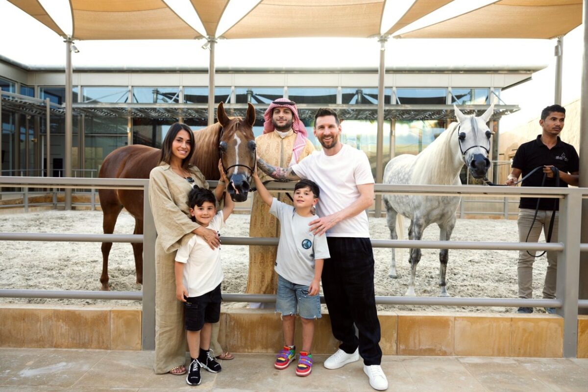 Messi și Antonela, alături de băieții lor, într-o vacanță