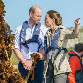 Kate Middleton și Prințesa Kate la o fermă de alge