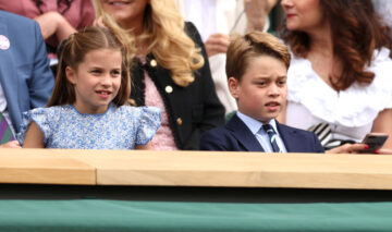 Prințul George și Prințesa Charlote, în tribune la Wimbledon, atenți la meciul de tenis