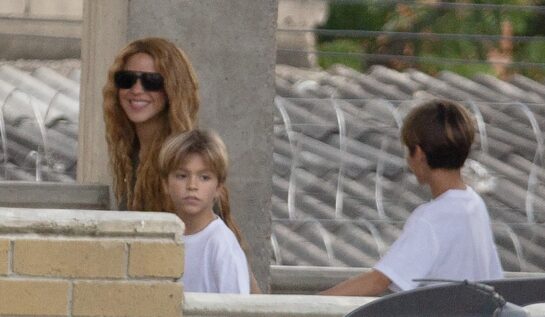 Shakira a vizitat o școală pentru copii defavorizați cu fiii săi. Artista a mers în Columbia, după ce i-a dat „o altă lovitură” lui Gerard Pique