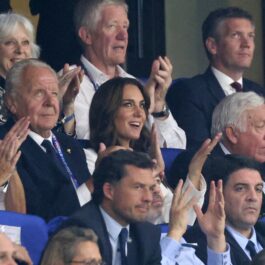 Kate Middleton, fotografiată în timp ce aplaudă în tribune, la un meci de rugby