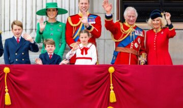 Copiii lui Kate Middleton, la balconul Palatului Buckingham, alături de părinții lor și Regele Charles