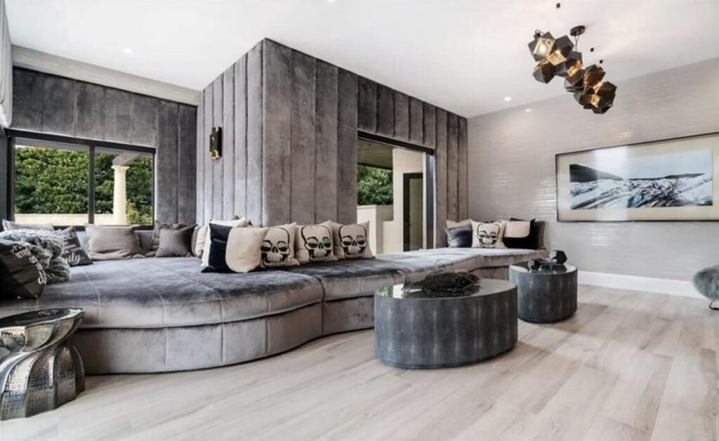 O imagine cu sufrageria modernă a lui Lionel Messi din Miami