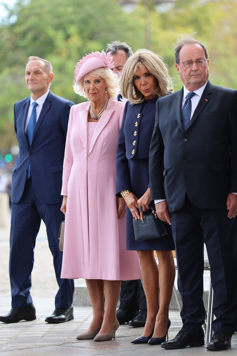 Prima doamnă a Franței și Regina Camilla, în ținute elegante, în timpul unui eveniment de stat