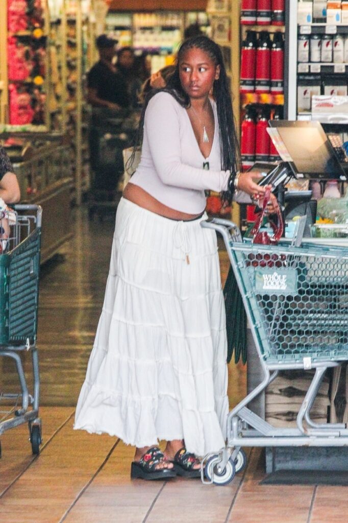 Sasha Obama, fotografiată cu căruțul la cumpărături în Los Angeles