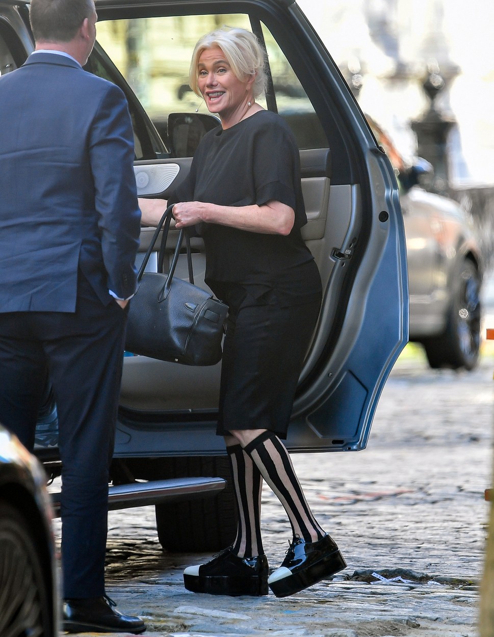 Soția lui Hugh Jackman, fotografiată în timp ce urcă într-o mașină