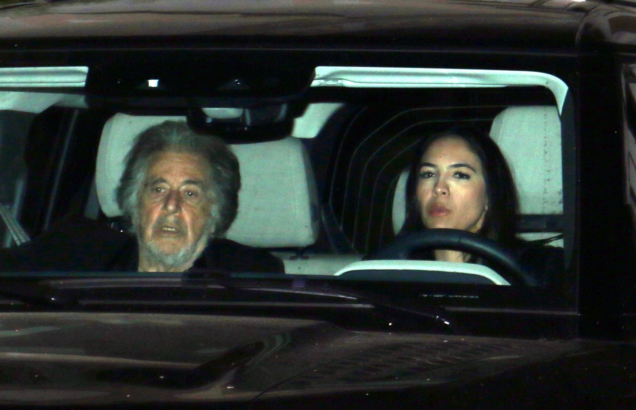 Al Pacino, alături de iubita sa Noor, în mașină