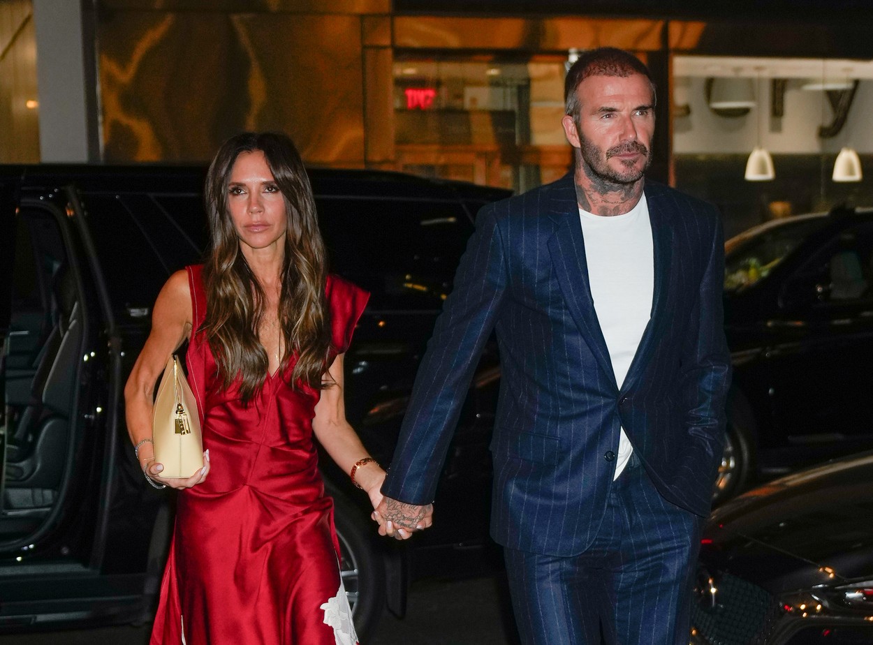 David Beckham, de mână cu soția, îmbrăcați elegant, la o ieșire în oraș