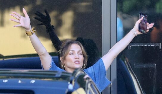 Jennifer Lopez i-a cerut lui Ben Affleck să facă ajustări în relația cu Jennifer Garner. Se pare că artista a fost deranjată de îmbrățișarea dintre cei doi